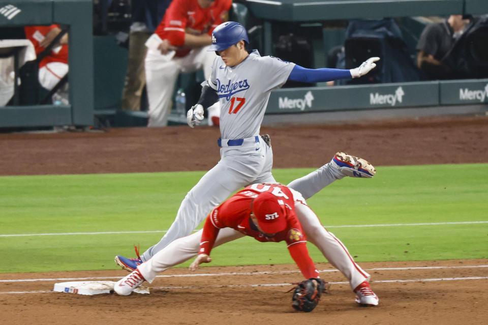 　カージナルス戦の５回、遊ゴロに倒れるドジャース・大谷（17）＝セントルイス（共同）