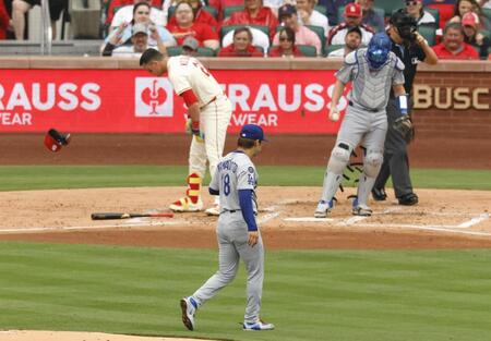 　カージナルス戦の２回、ヌートバーを空振り三振に仕留めたドジャース・山本（共同）