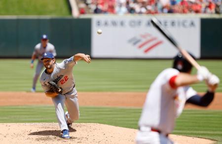 　カージナルス戦に先発したドジャースのカーショー＝セントルイス（共同）