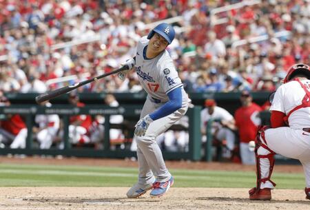 大谷翔平、今季初死球　１４０キロ変化球が左すね付近直撃　声を上げ、痛みで顔ゆがめる