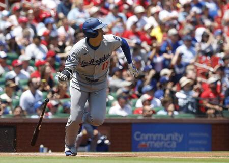 　１回、二塁打を放つ大谷（共同）