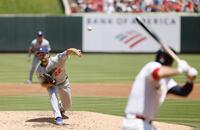 　先発したカーショー（共同）