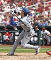 　８回、死球を受ける大谷（共同）