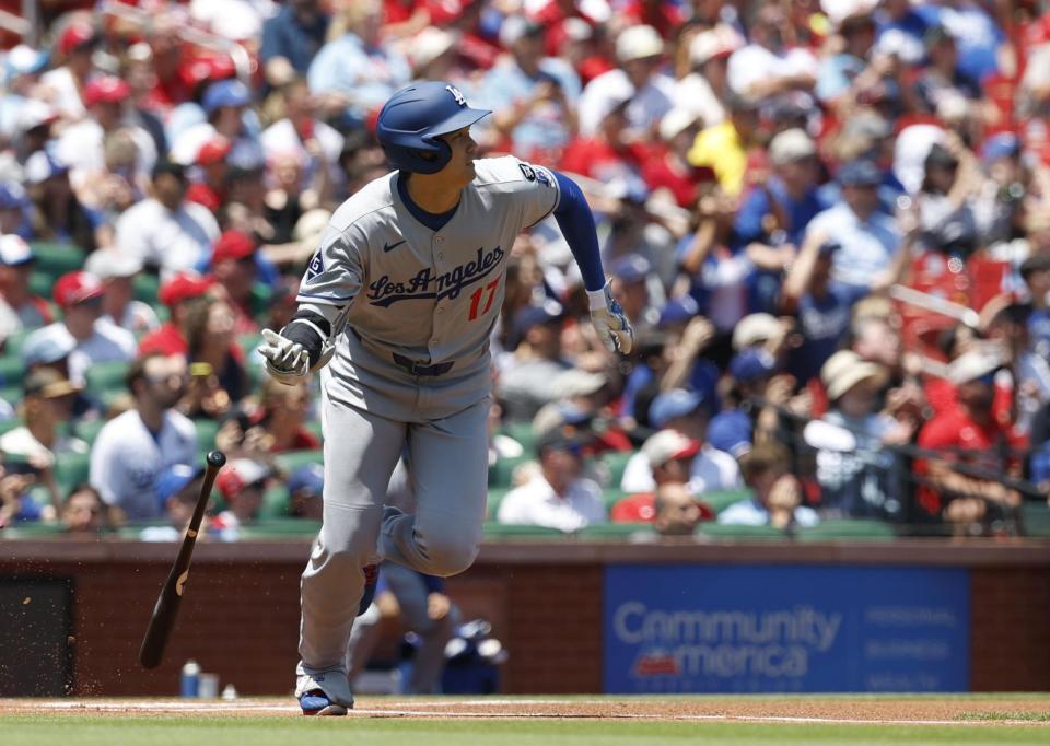 　１回、二塁打を放つ大谷（共同）