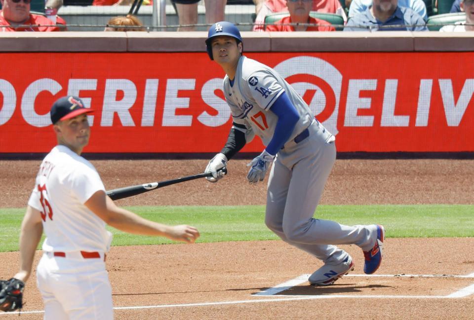 　１回、二塁打を放つ大谷（共同）