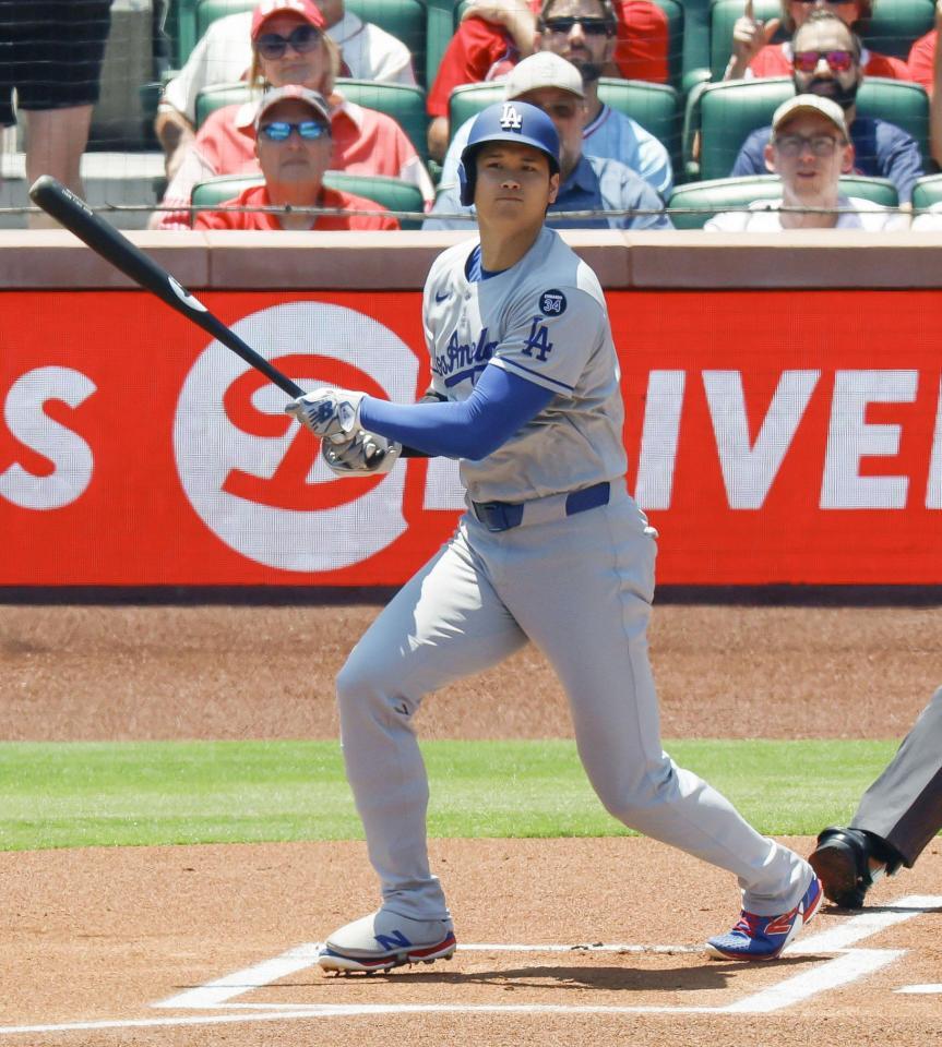 　１回、二塁打を放つ大谷（共同）