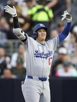 　１回、二塁打を放った大谷（共同）