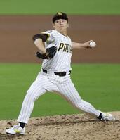 　５回に登板した松井（共同）