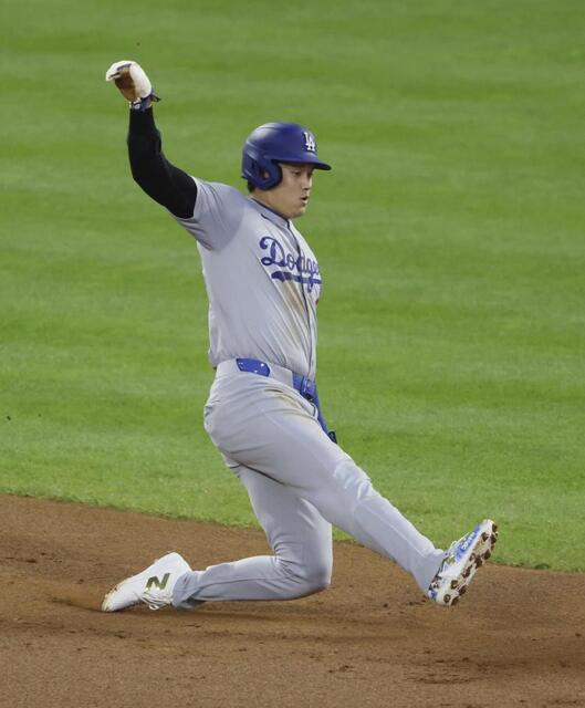 大谷翔平　投ゴロ失策で二塁へ激走
