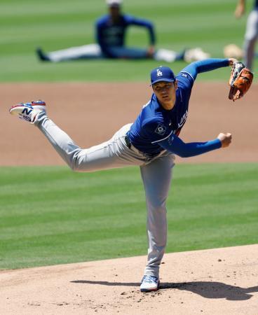 　打撃投手務めるドジャース・大谷＝サンディエゴ（共同）