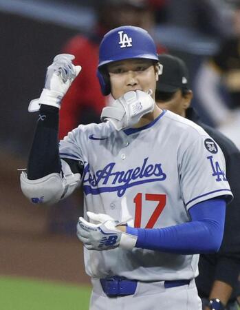 　５回、右前打を放った大谷（共同）