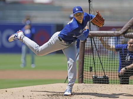 　実戦形式の練習に登板した大谷（共同）