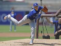 　実戦形式の練習に登板した大谷（共同）