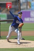 　実戦形式の練習に登板した大谷（共同）