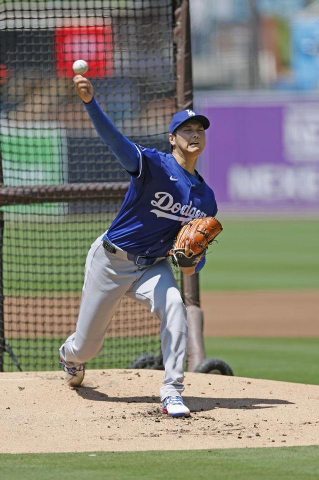 　実戦形式の練習に登板した大谷（共同）