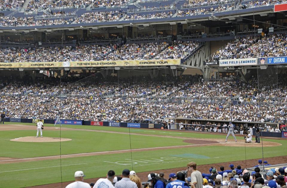 　７回、松井と対戦する大谷（共同）