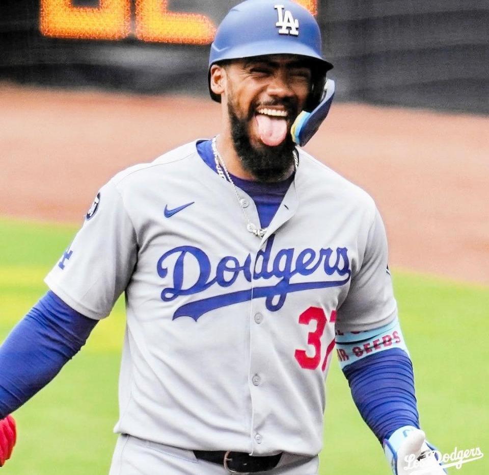 　６回、決勝３ランを放ち笑みを浮かべるＴ・ヘルナンデス（ロサンゼルス・ドジャース提供）