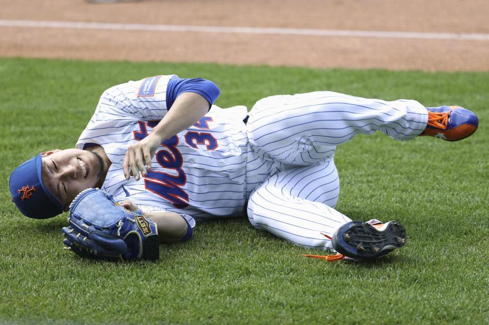 　ナショナルズ戦の６回、守備で右脚を痛め、倒れ込むメッツ先発の千賀（ＡＰ＝共同）