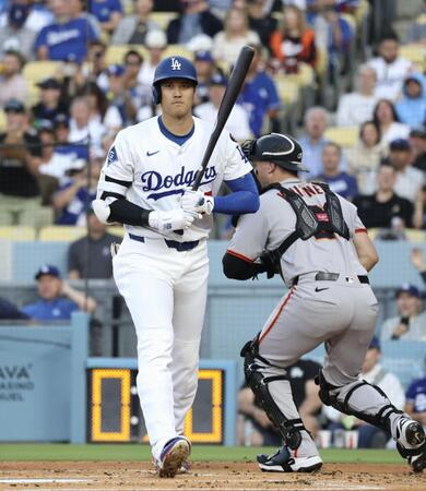 　１回、見逃し三振に倒れた大谷（共同）