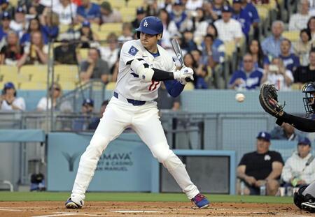 　１回、見逃し三振に倒れる大谷（共同）