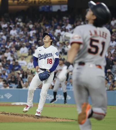 　３回、シュミットに満塁本塁打を浴びた山本（共同）