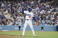 　３回、シュミットに満塁本塁打を浴び悔しがる山本（共同）