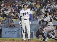 　６回、見逃し三振に倒れた大谷（共同）