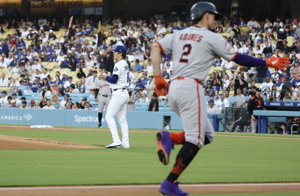 　１回、アダメズ（２）にソロ本塁打を浴びた山本（共同）