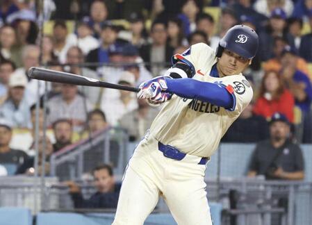 　６回、この試合２本塁打目となる25号ソロを放つ大谷。メジャー通算２５０号に到達した（共同）