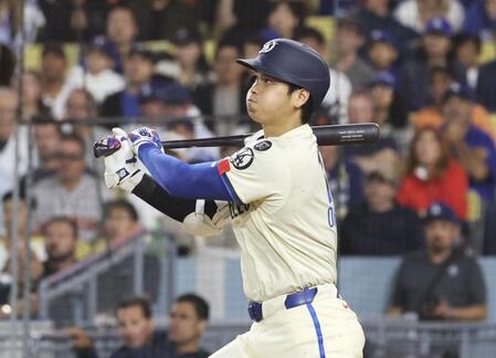 　６回、この試合２本塁打目となる25号ソロを放つ大谷。メジャー通算２５０号に到達した（共同）
