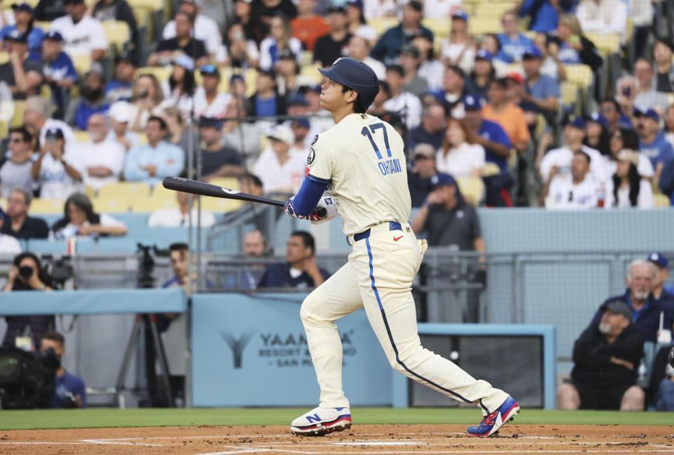 　１回、24号ソロを放つ大谷（共同）