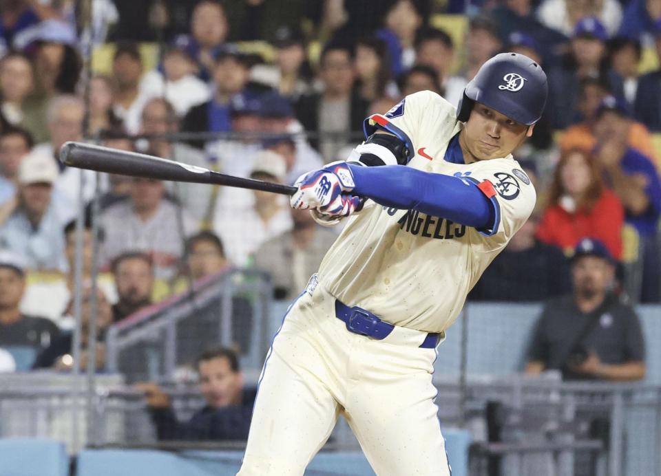 　６回、この試合２本塁打目となる25号ソロを放つ大谷。メジャー通算２５０号に到達した（共同）