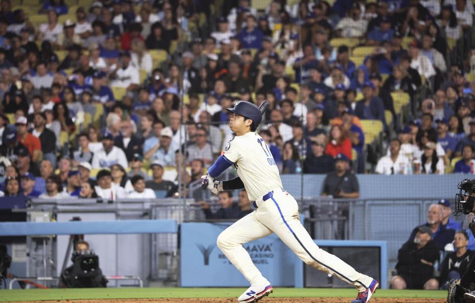 　６回、この試合２本塁打目となる25号ソロを放つ大谷。メジャー通算２５０号に到達した（共同）
