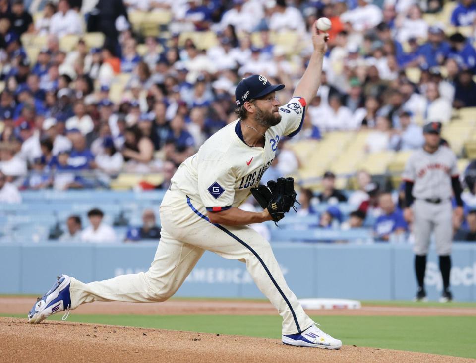 　ジャイアンツ戦に先発したカーショー（共同）