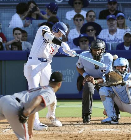 　５回、左前打を放つ大谷（共同）