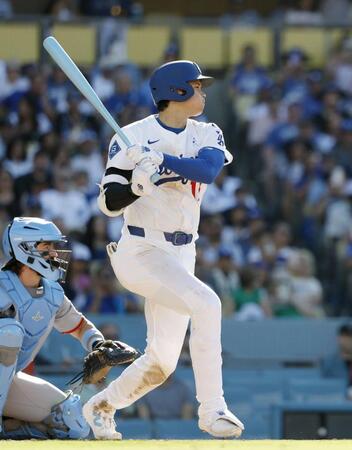 　５回、左前打を放つ大谷（共同）