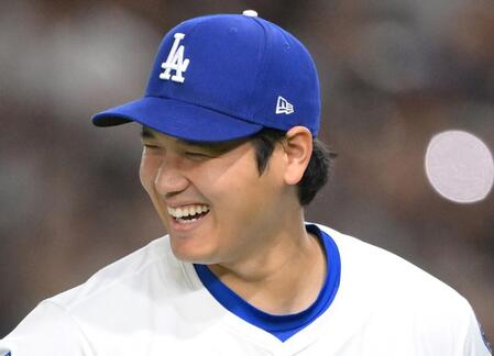 【写真】早く投げたくてウズウズ！？試合後にはマウンドへ向かった大谷翔平　シャドウピッチのような動き見せる