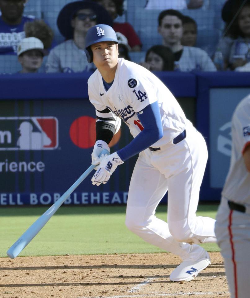 　５回、左前打を放つ大谷（共同）