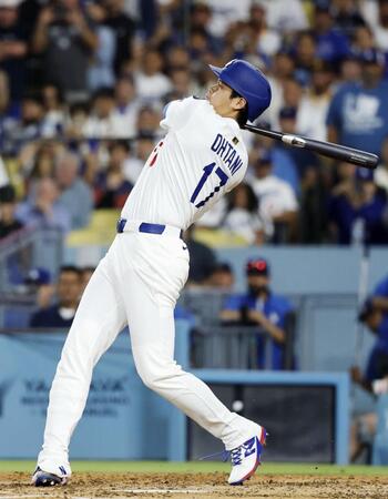 大谷翔平　２打席連続タイムリーで打率３割台に　三塁ベースでマチャドとニッコニコで談笑シーン　前回対戦時に接触のアクシデント