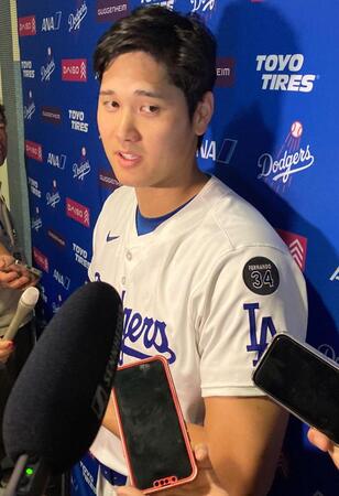 　試合後に取材に応じるドジャース・大谷翔平（撮影・小林信行）