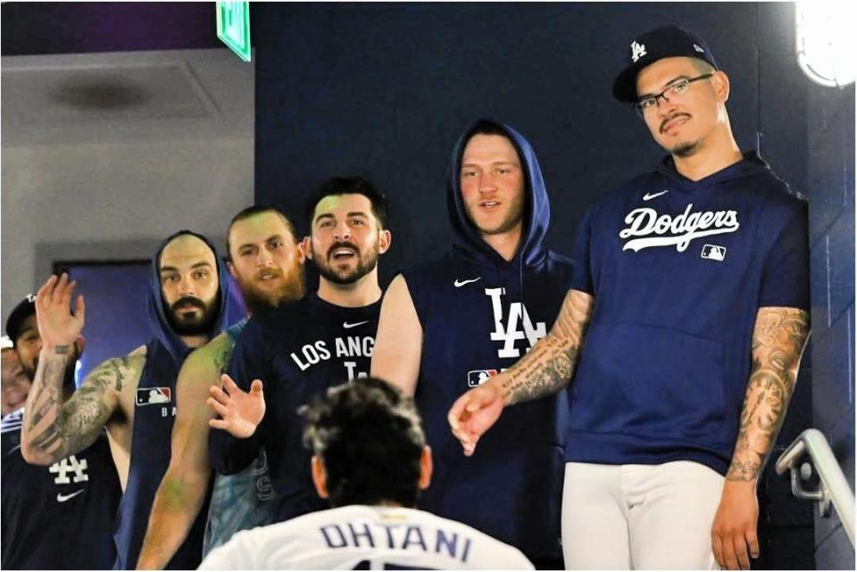 　大谷を待ち受けたリリーフ投手陣（ジョン・スーフー／ドジャース提供）