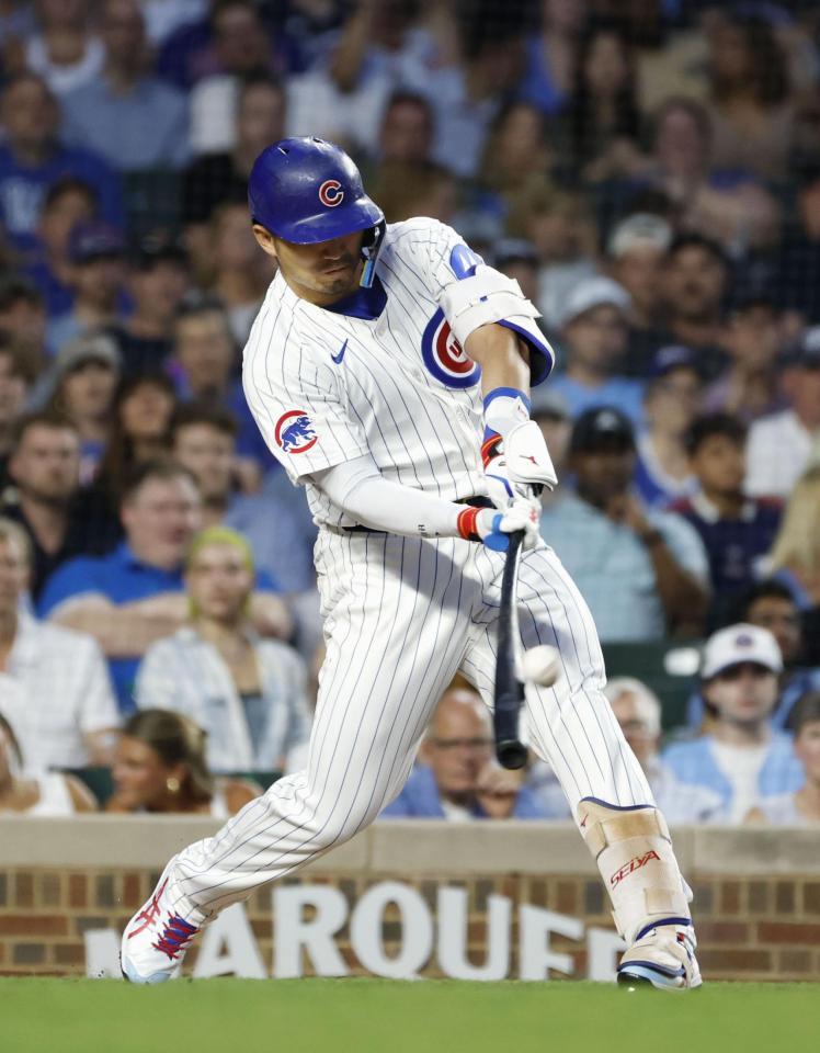 　５回、18号３ランを放つ鈴木