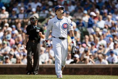 　ブルワーズ戦の８回、空振り三振に倒れたカブス・鈴木＝シカゴ（ゲッティ＝共同）