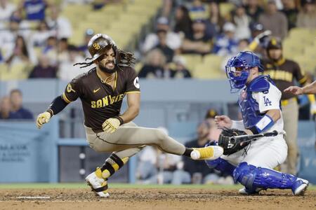 ドジャース戦３つ目の死球受けたタティス「もう十分だ」　患部の状態「良くない」　あす精密検査へ