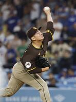 　ドジャース戦の９回２死一、三塁で登板し、１／３回を無安打無失点でメジャー初セーブを挙げたパドレス・松井（共同）