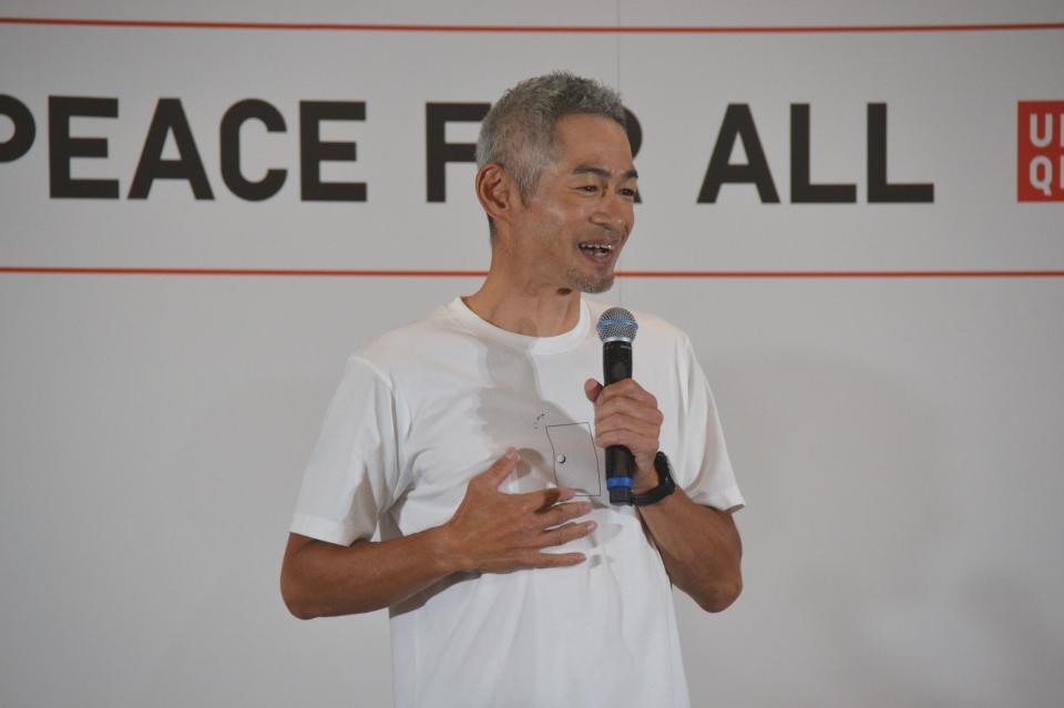 　ステージに登壇して笑顔を見せるイチロー