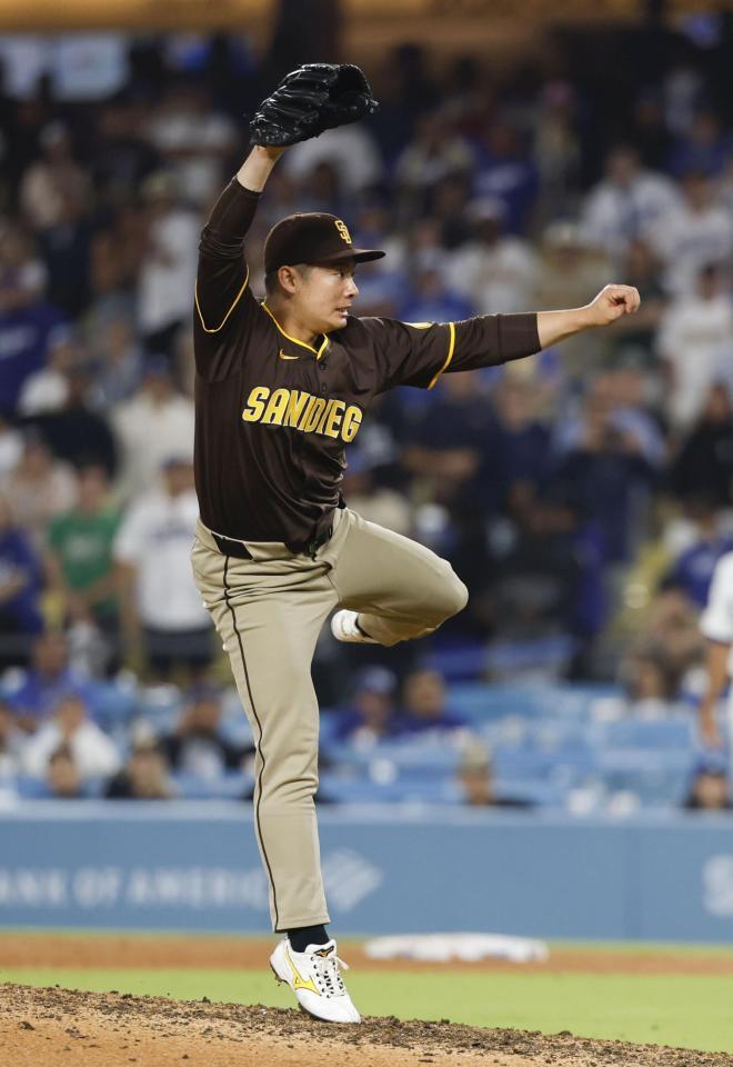 　ドジャース戦の９回２死一、三塁で登板し、１／３回を無安打無失点でメジャー初セーブを挙げたパドレス・松井（共同）