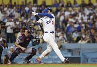 　４回、右前適時打を放つ大谷（共同）