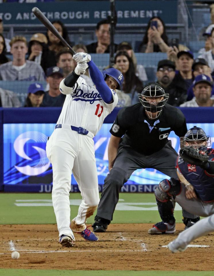 　４回、右前適時打を放つ大谷（共同）