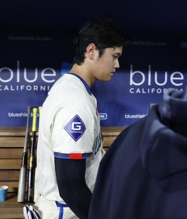 　ナショナルズに敗れ、引き揚げるドジャース・大谷。この試合４打数無安打だった＝ロサンゼルス（共同）